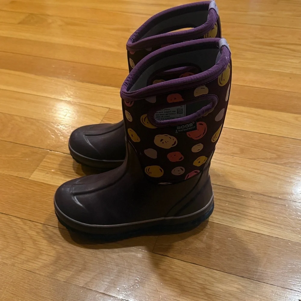 Bogs girls winter snow boots size 3 .